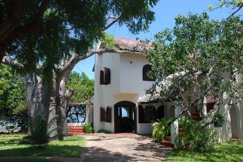 Entrance to Himaya House with sea in background