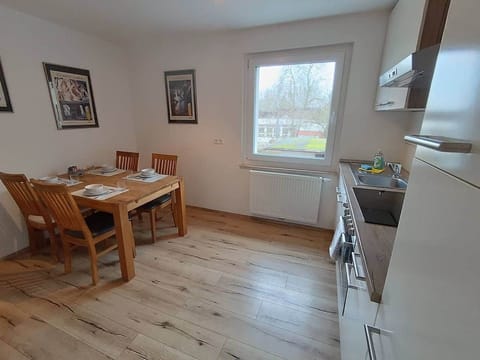 Küche mit Essbereich