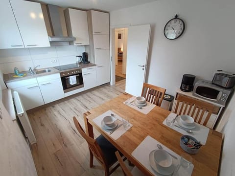 Küche mit Essbereich