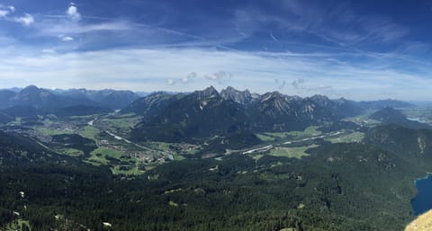 Perfectly quiet but central location, spacious apartment for families or groups! Apartment in Tyrol