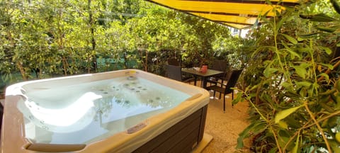 hydromassage pool private 