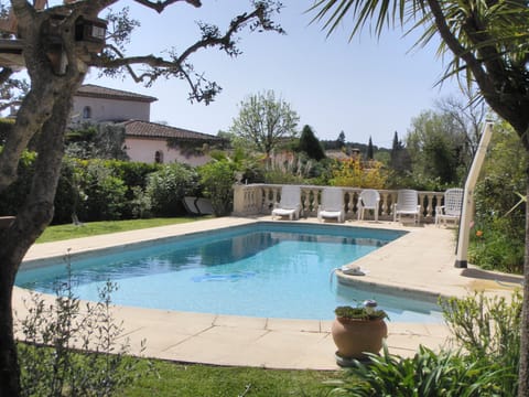 F2 rental on the ground floor Apartment in Mouans-Sartoux