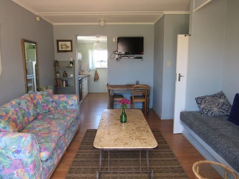 lounge / dining area