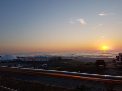 @sunrise @ fratelli club @ eggo club