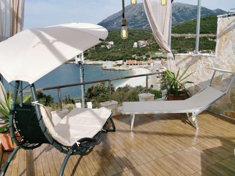 Terrace with Jacuzzi, sunbeds, shower, beach and sea view