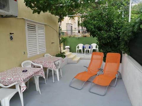 Private Terrace / Separate entrance