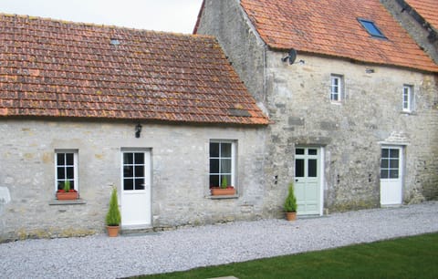 La Vallee external view and Drive