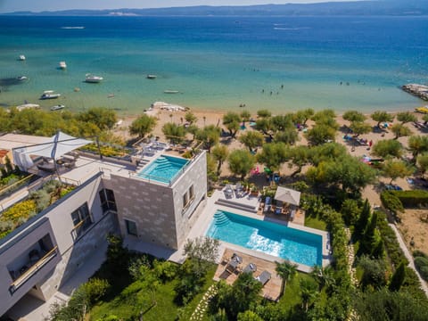 Beachfront Villa Flores with indoor pool, outdoor pool, sauna, gym, rooftop jacuzzi