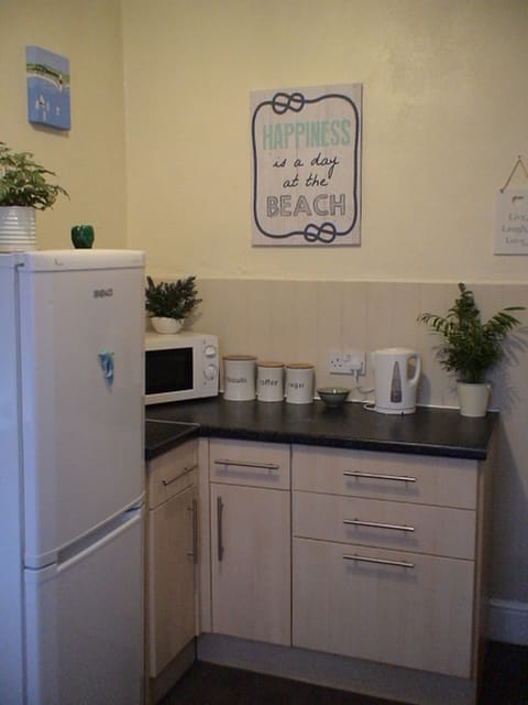 Tea/Coffee/Microwave area