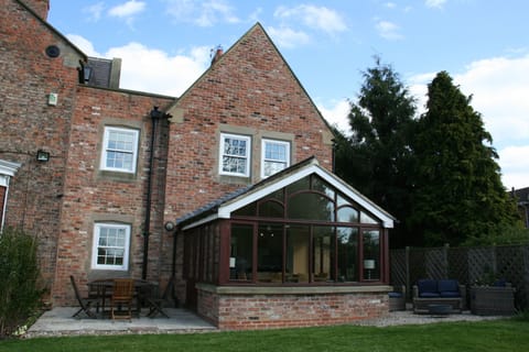2 seating areas outside with BBQ