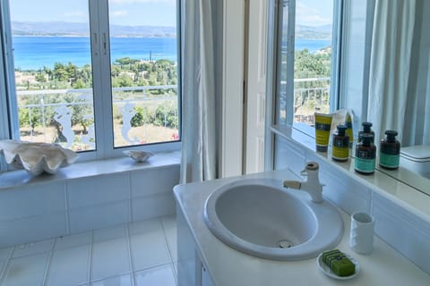 Master Bedroom en suite Bathroom