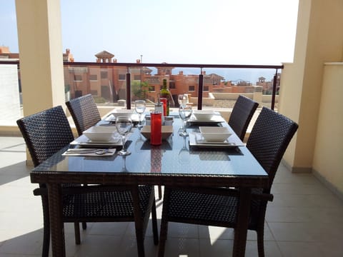 Dining Al fresco On the terrace
