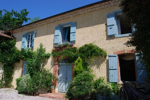 Le Pascalet. Traditional Gascogne Farmhouse set in glorious fields of sunflowers