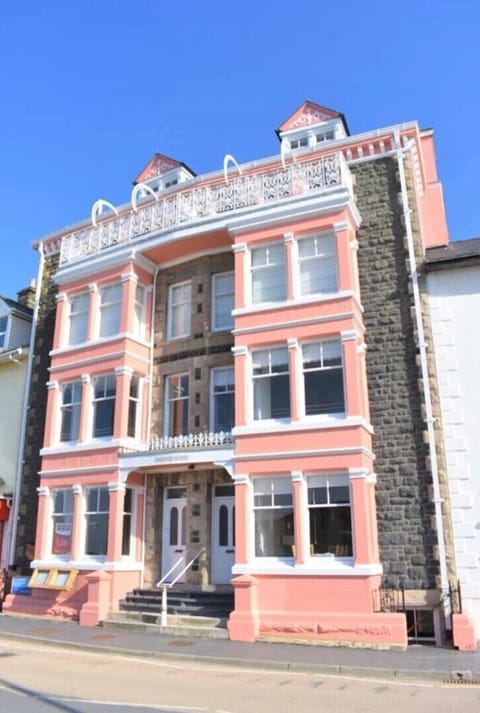 Luxury ground floor apartment in the historic former Harbour Hotel