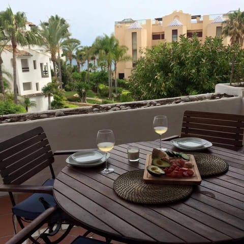 Relax, eat, drink and enjoy the view