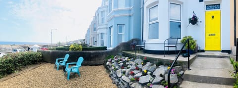 Welcome to Oscar's by the Sea