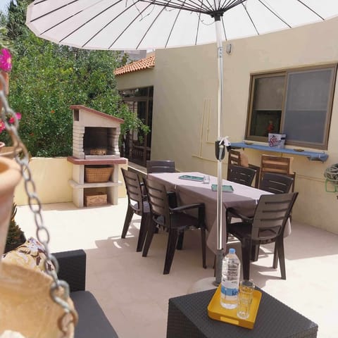 Gorgeously decorated side yard  surrounded by gardens.  BBQ and BFAST lounging.