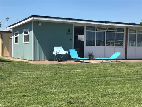 Front view of Beachcomber chalet