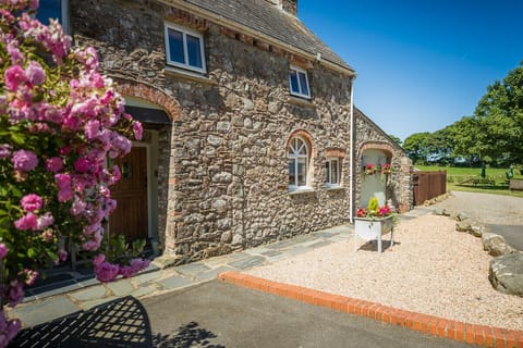 Winterton Cottage - Front of property