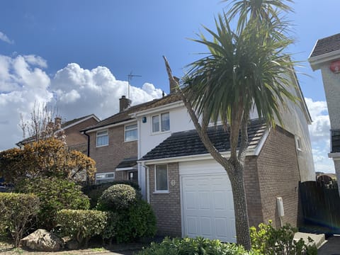 Fistral Walk 5 mins to Fistral Beach and the tidal River Gannel