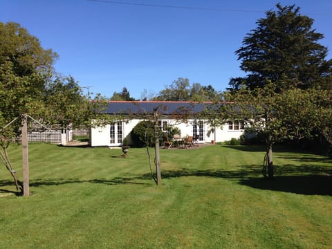 Dairy Cottage and gardens