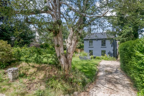 Detached house nestled in centre of Chagford: off-road parking for several cars