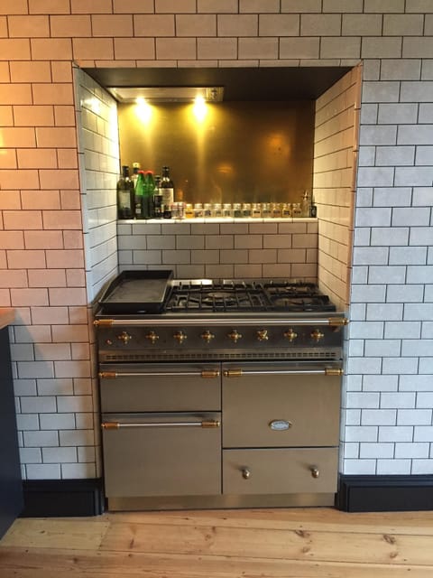 Gas stove with electric fan oven