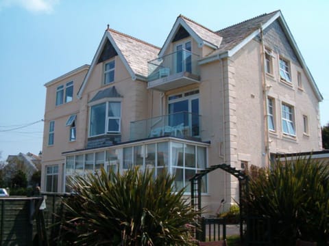 Yellow Sands Apartments