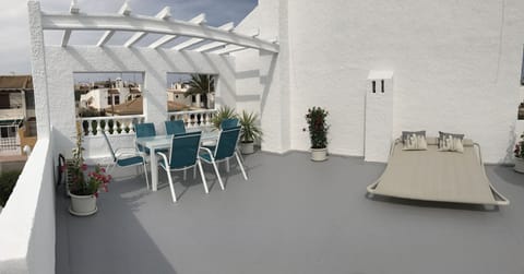 Rooftop pattio of approx 65 m2