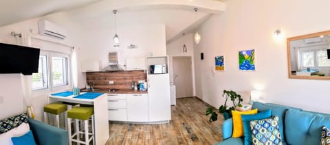 Deluxe Bayview Studio apartment – Panoramic Sea view & parking in Tivat Montenegro, Quiet, Cozy, Com