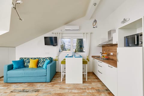 Deluxe Bayview Studio apartment – Panoramic Sea view & parking in Tivat Monteneg