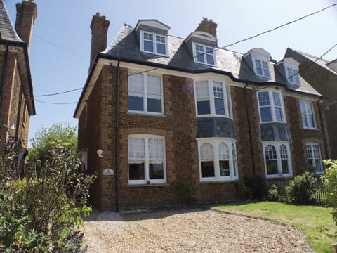 Front view - Parking fo 2 cars