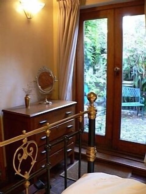 Victorian Bedroom to Japanese Garden