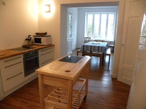 The kitchen and diningroom.