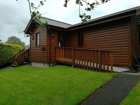 Side elevation.Ramp for easy access.