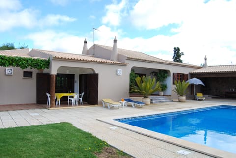 swimmin pool and front terrace