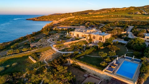 Villa with pool, tennis court behind & the sea