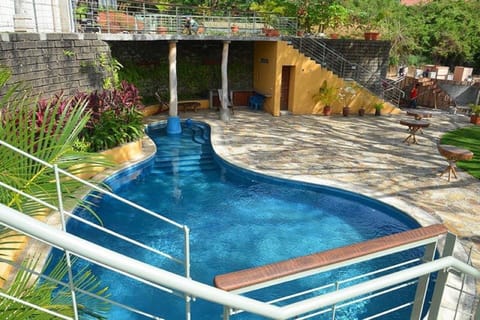 Partly undercover shared pool