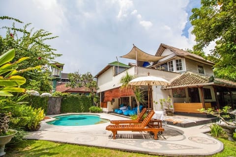Traditional 8br Villa Central Seminyak 