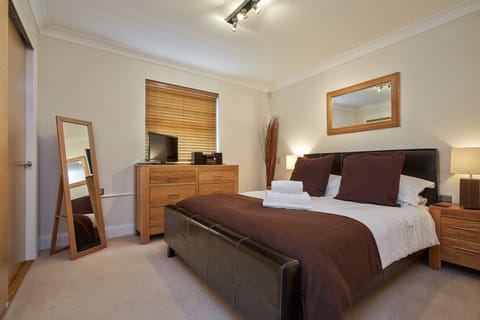 King size bed with luxurious cotton bedding