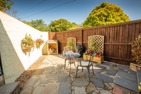 The Old Chapel - Courtyard garden