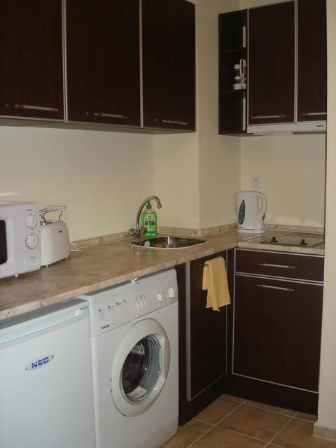 Fully equipped kitchen is ideal for self catering stays