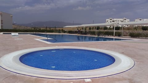 Big pool and child's pool 