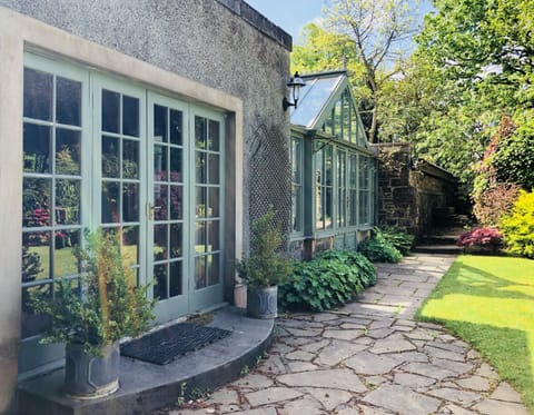 Charming rural retreat in beautiful gardens Cottage in England