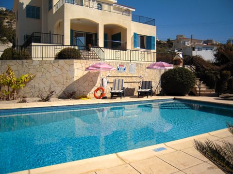 Villa set in Extensive Secluded Gardens with Private Pool
