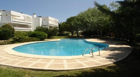 Pool suitable for small children with safe entry steps (roman steps)