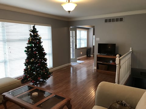 Family room with Cable/Roku TV