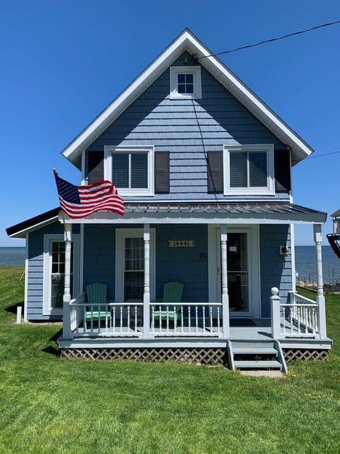 Cottage built in 1902 once featured years ago in Better Homes and Gardens. 