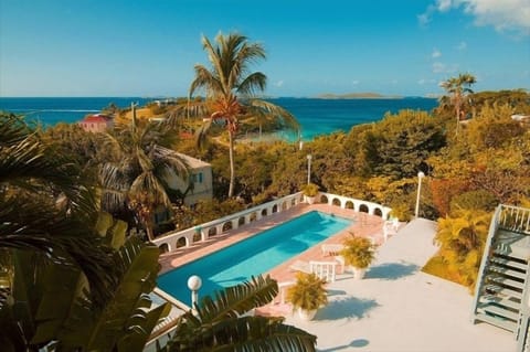 The large inviting pool just steps from La Mer