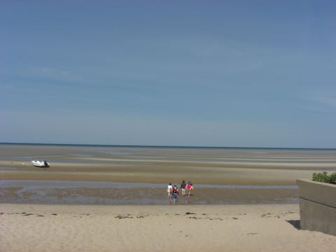 Kingsbury Bay Beach at low tide